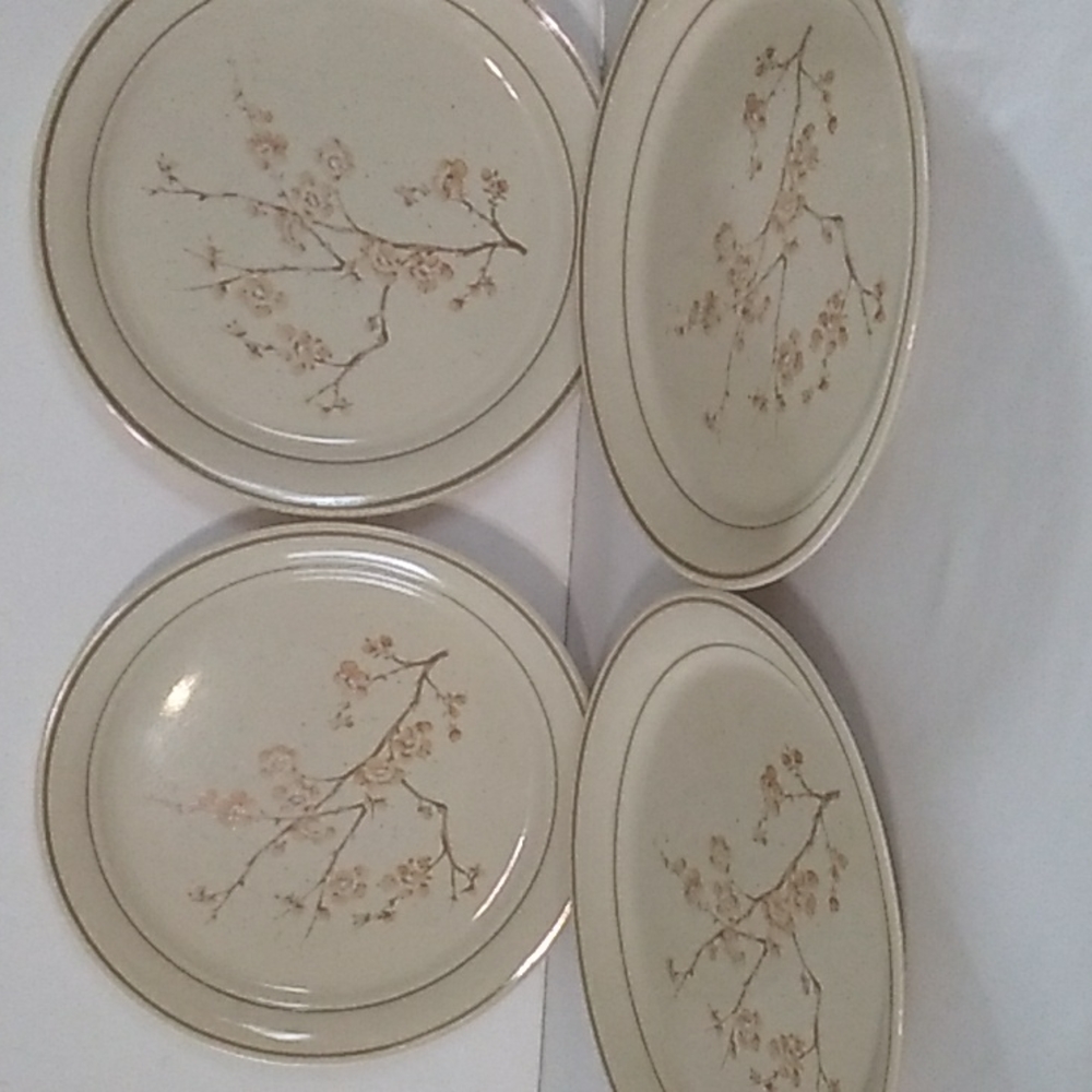 4 Corelle China Blossom Dinner Plates